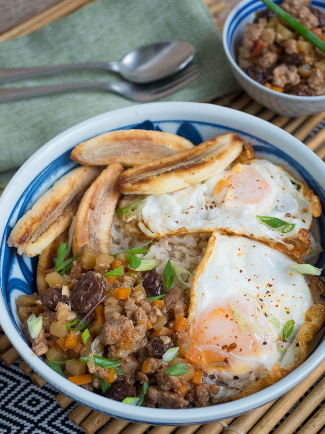 Braised ground pork with Rice, fried eggs and bananas