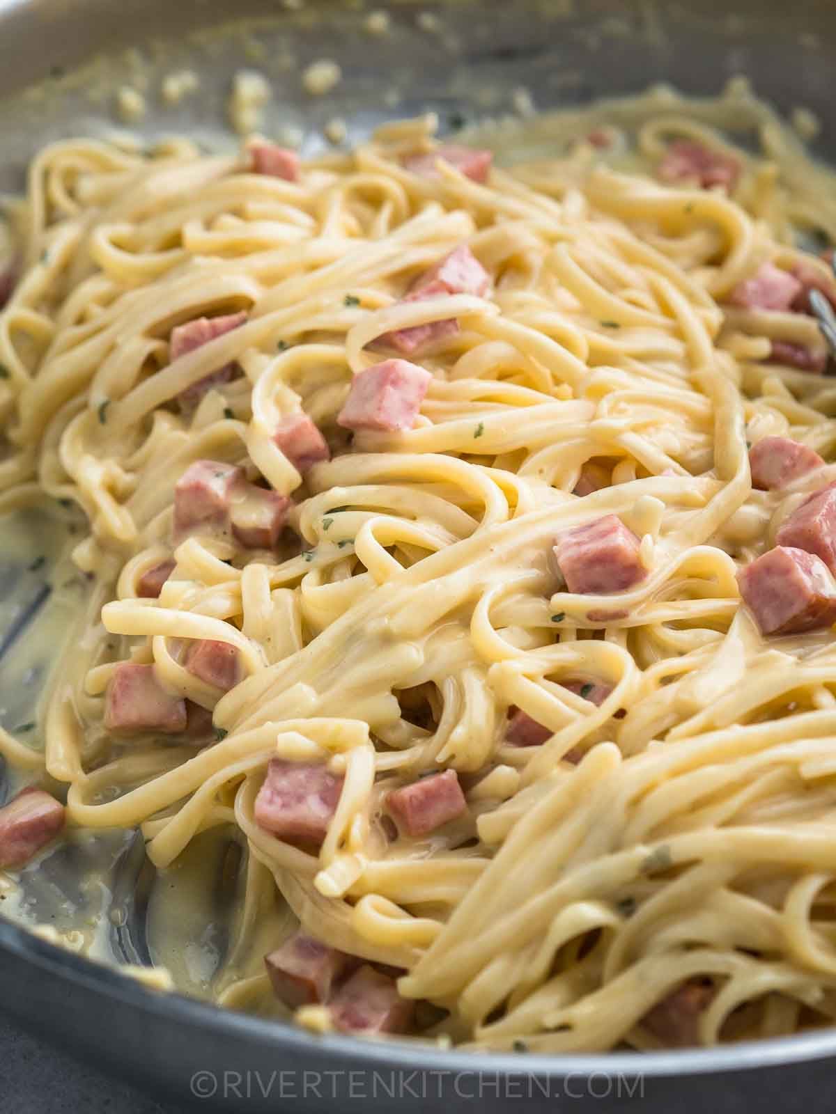 Creamy pasta with Ham and Cheese