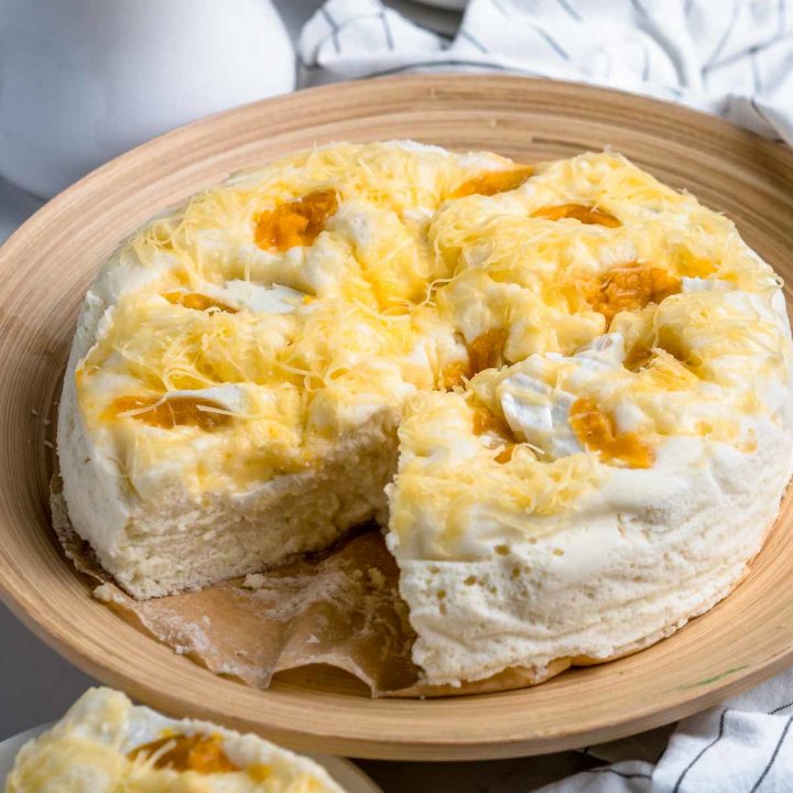 Steamed Cake with Cheese and Salted eggs