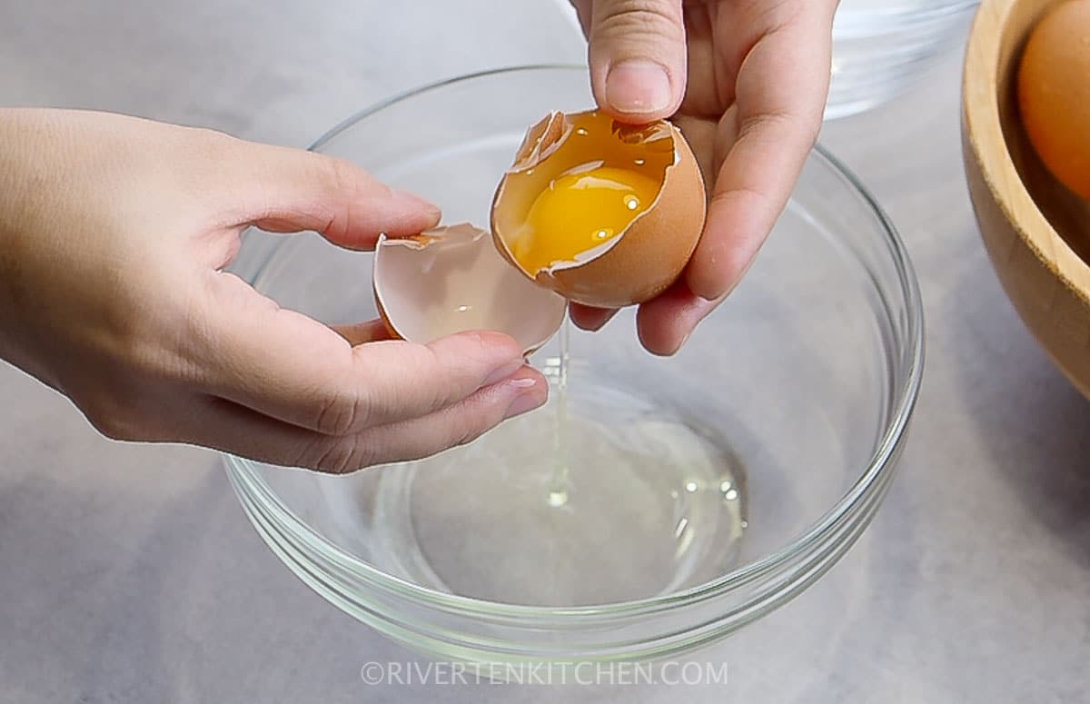how to separate eggs using egg shells