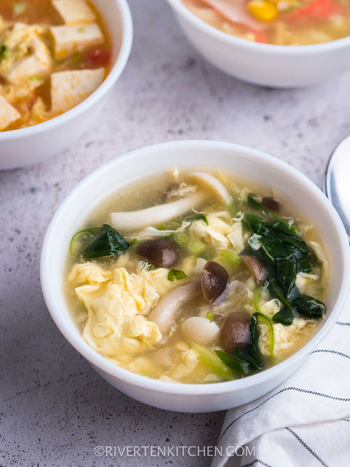 egg soup with spinach and bunashimeji mushroom