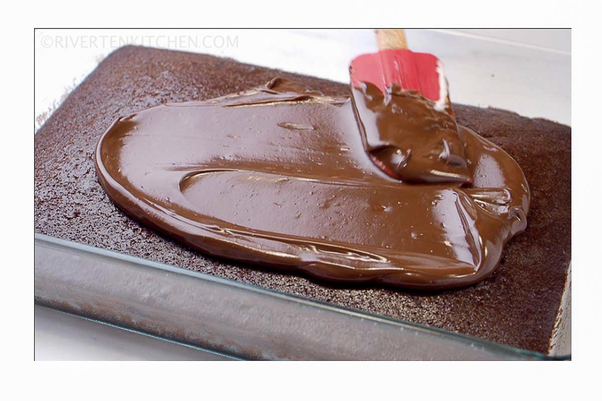how to frost sheet cake in a baking dish