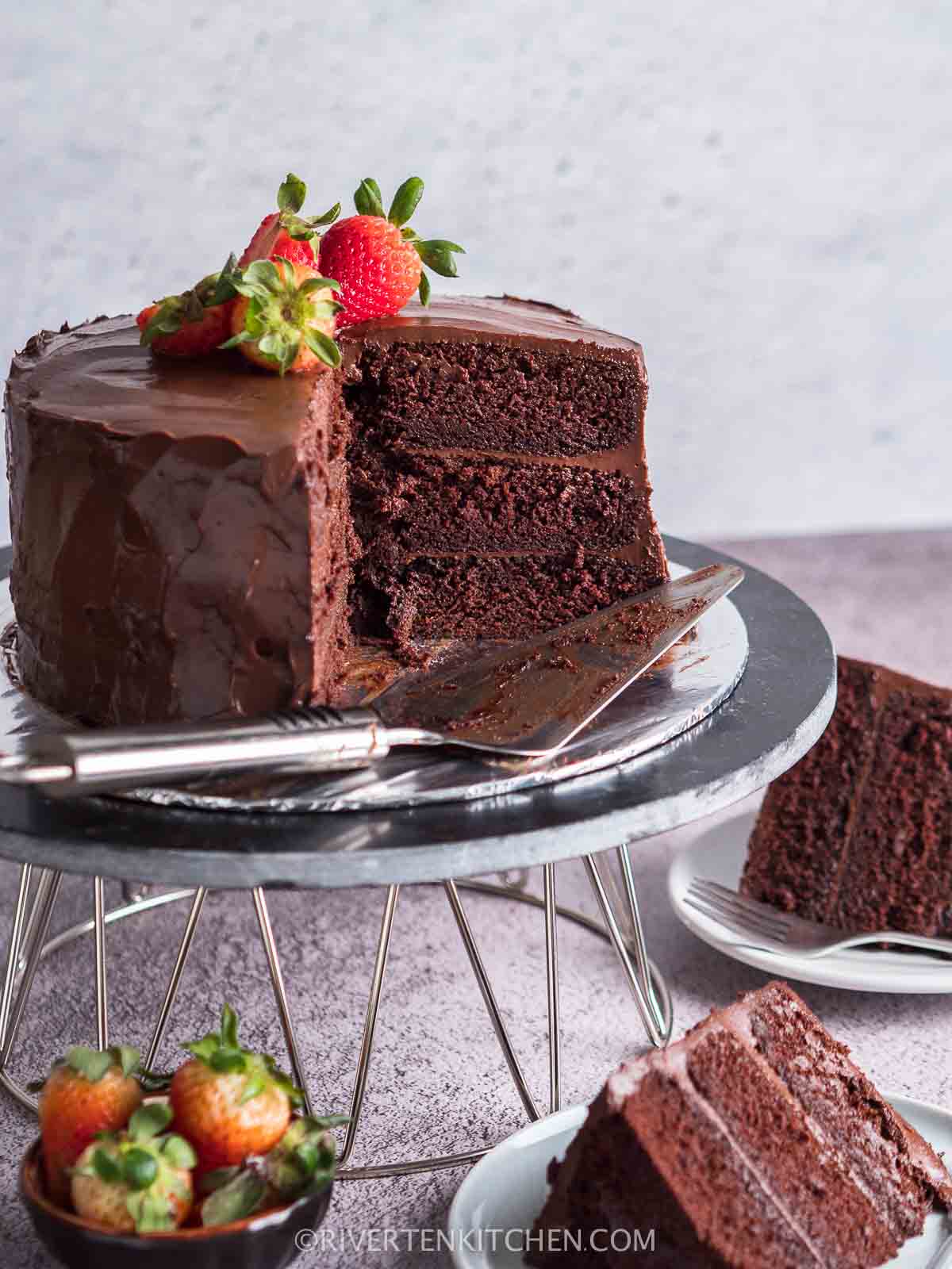 round layered chocolate cake