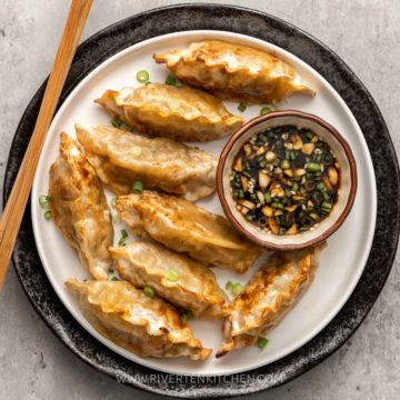 crispy dumplings with soy vinegar dipping sauce
