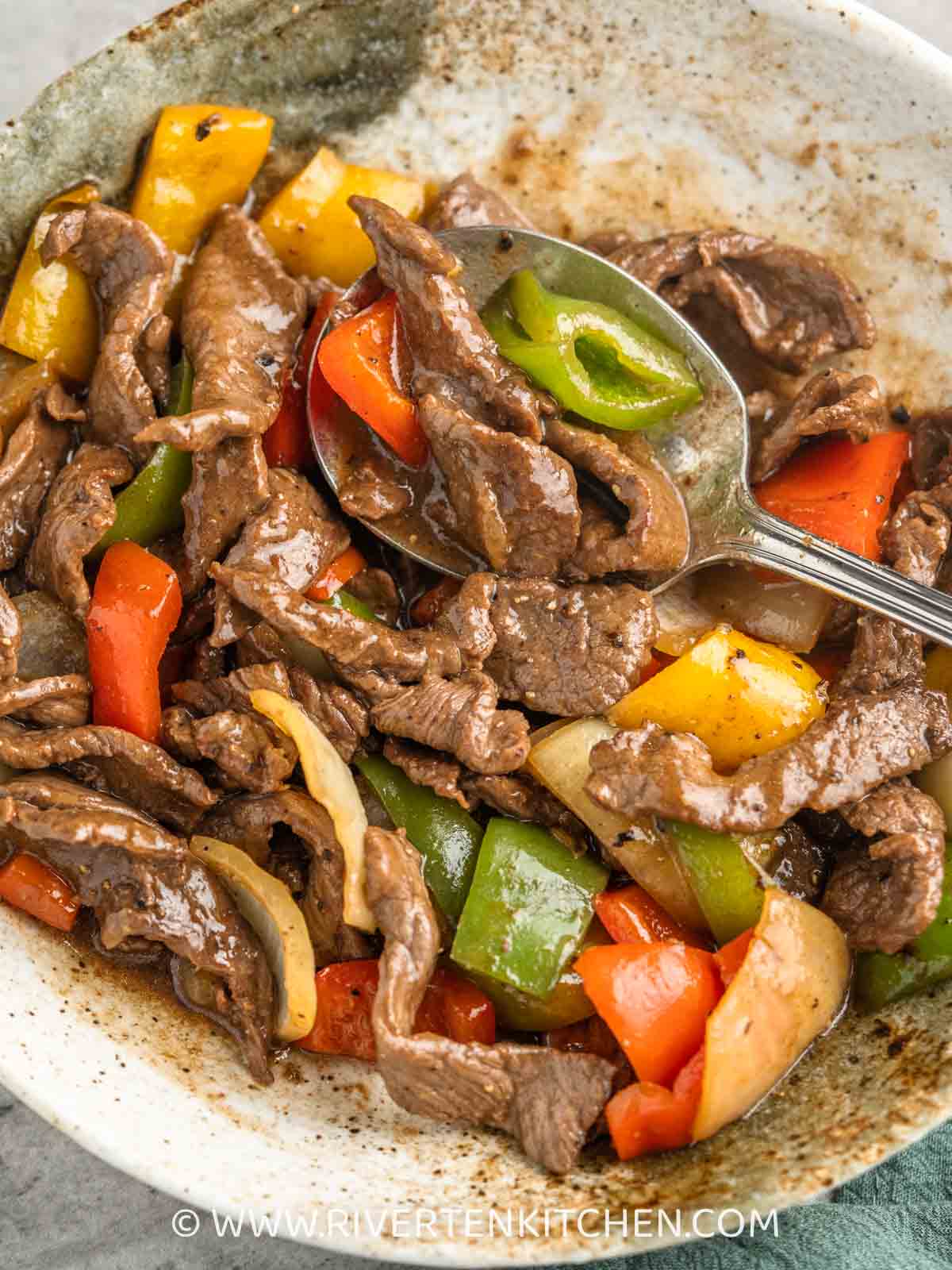 thin slices of beef stir-fried in black pepper sauce