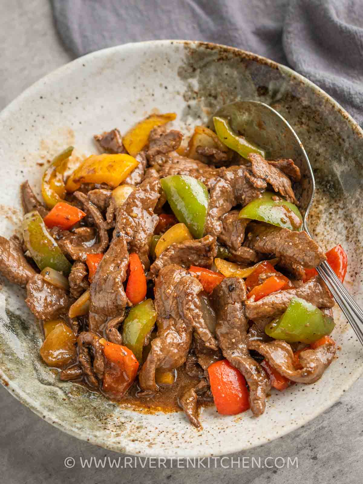 stir fried beef with bell peppers and black pepper sauce