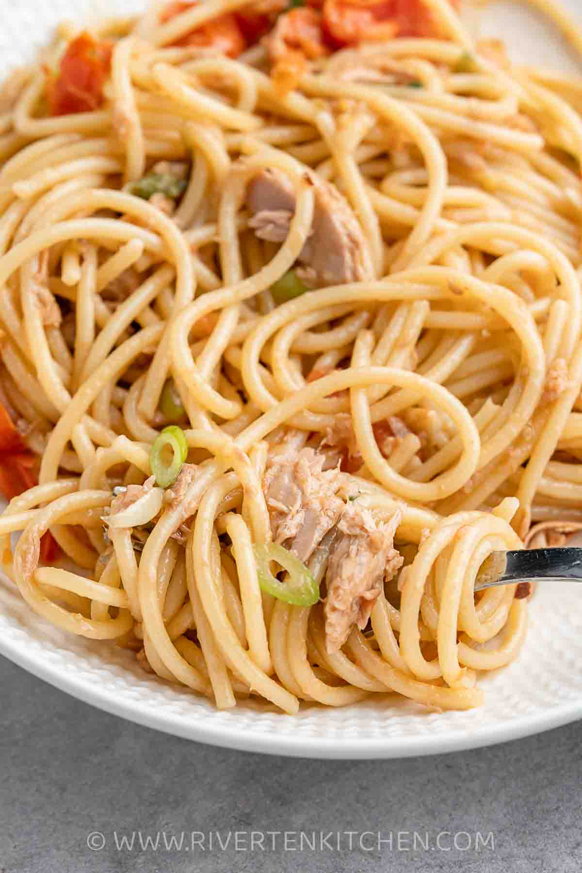 Tuna pasta with olive oil and tomatoes