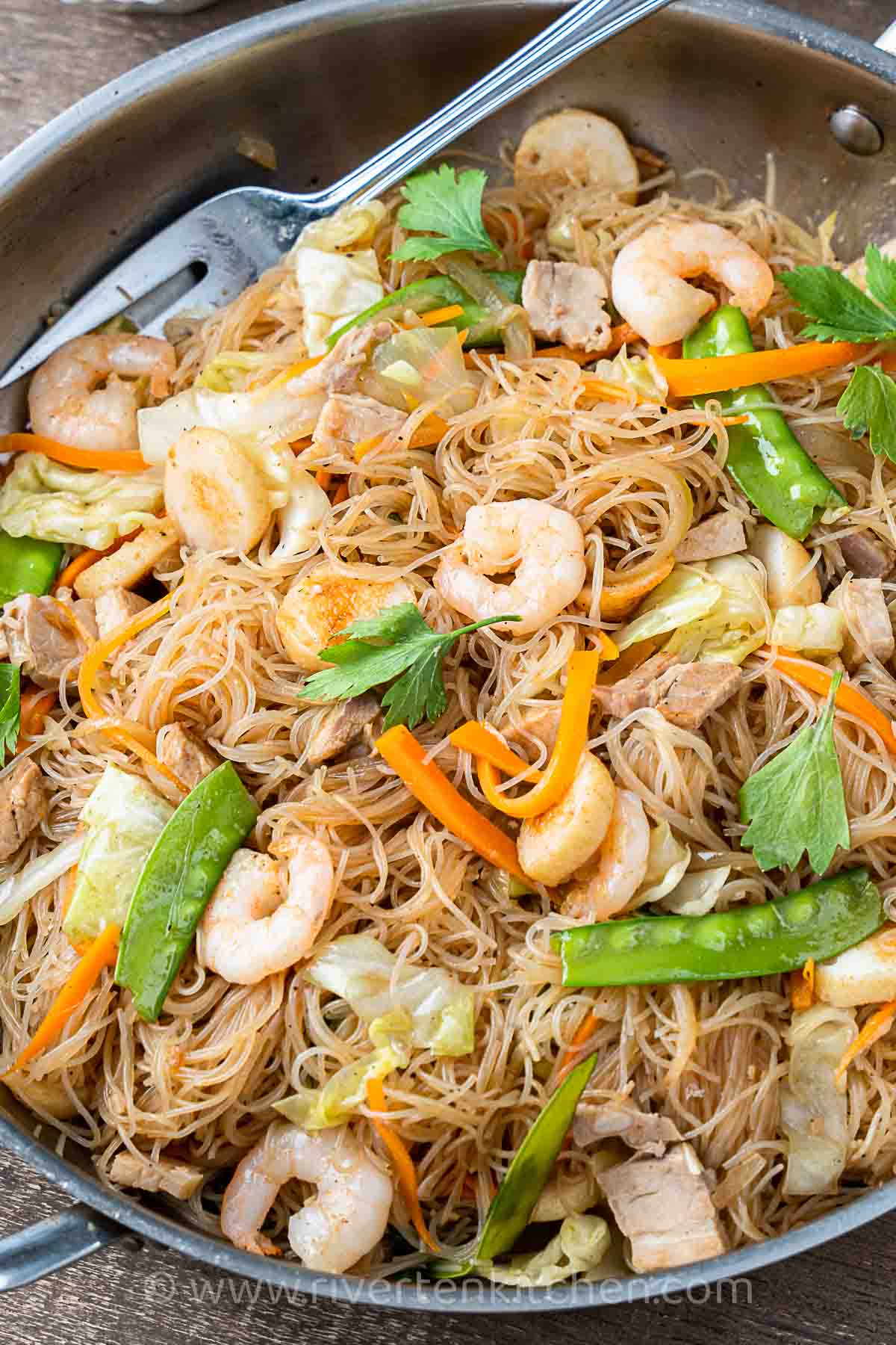 Stir-fried rice noodles with pork, shrimp and vegetables.