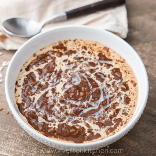 Chocolate porridge made with sticky glutinous rice and oatmeal.