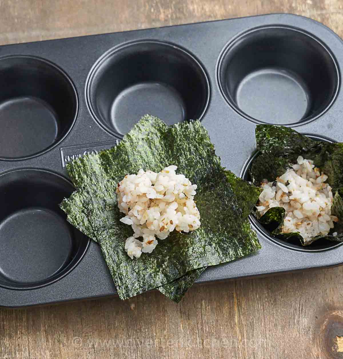 how to assemble nori sheets and shrimp mixture.