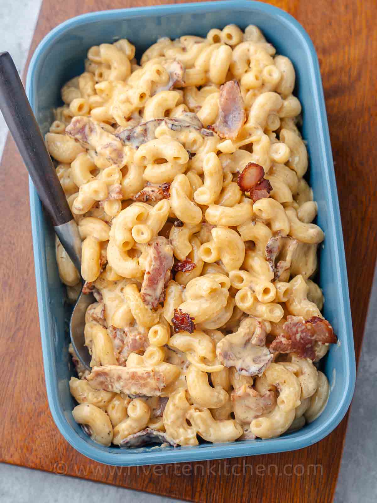 macaroni and cheese with bacon in a rectangular dish