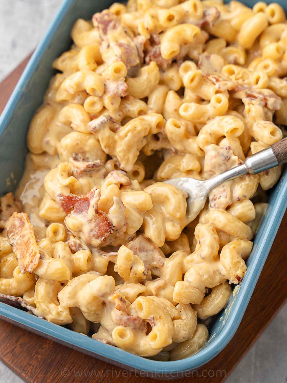 macaroni and cheese with bacon in a rectangular dish